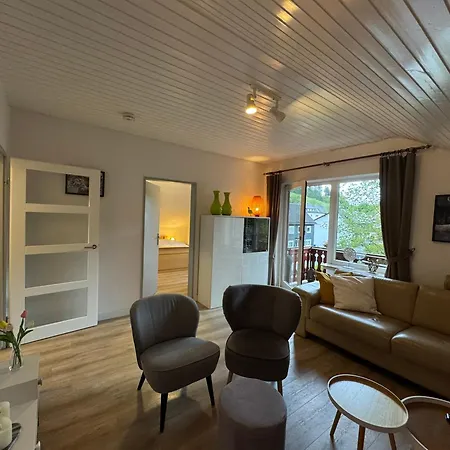 Sonnentraum - 95qm, 3 Schlafzimmer, 3 Baeder, Balkon & Bergblick Appartement *